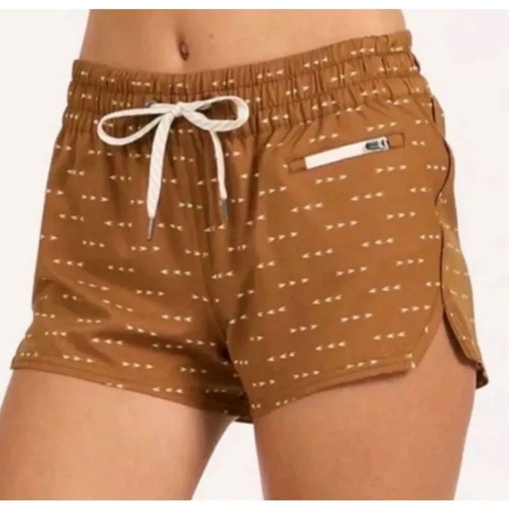 Vuori Pull On Clementine Athletic Shorts In Turmeric Arrows Size XL